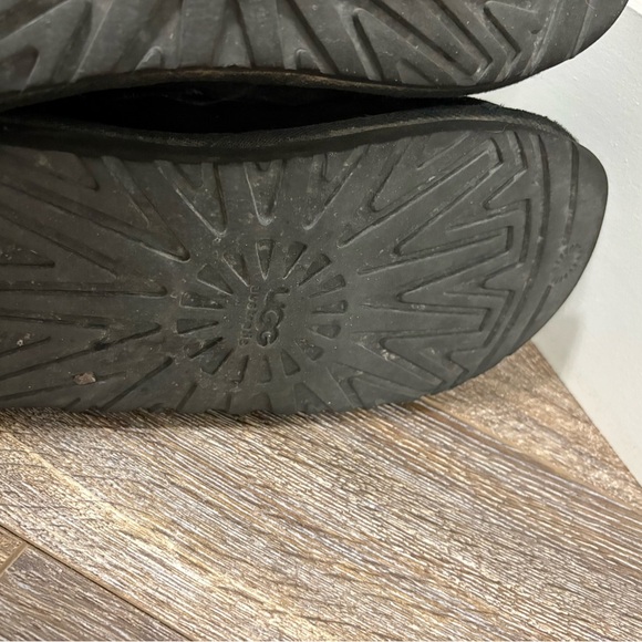 UGG AUSTRALIA KIDS SHOES MAURA BLACK BOOTS SZ 6 - Picture 6 of 15